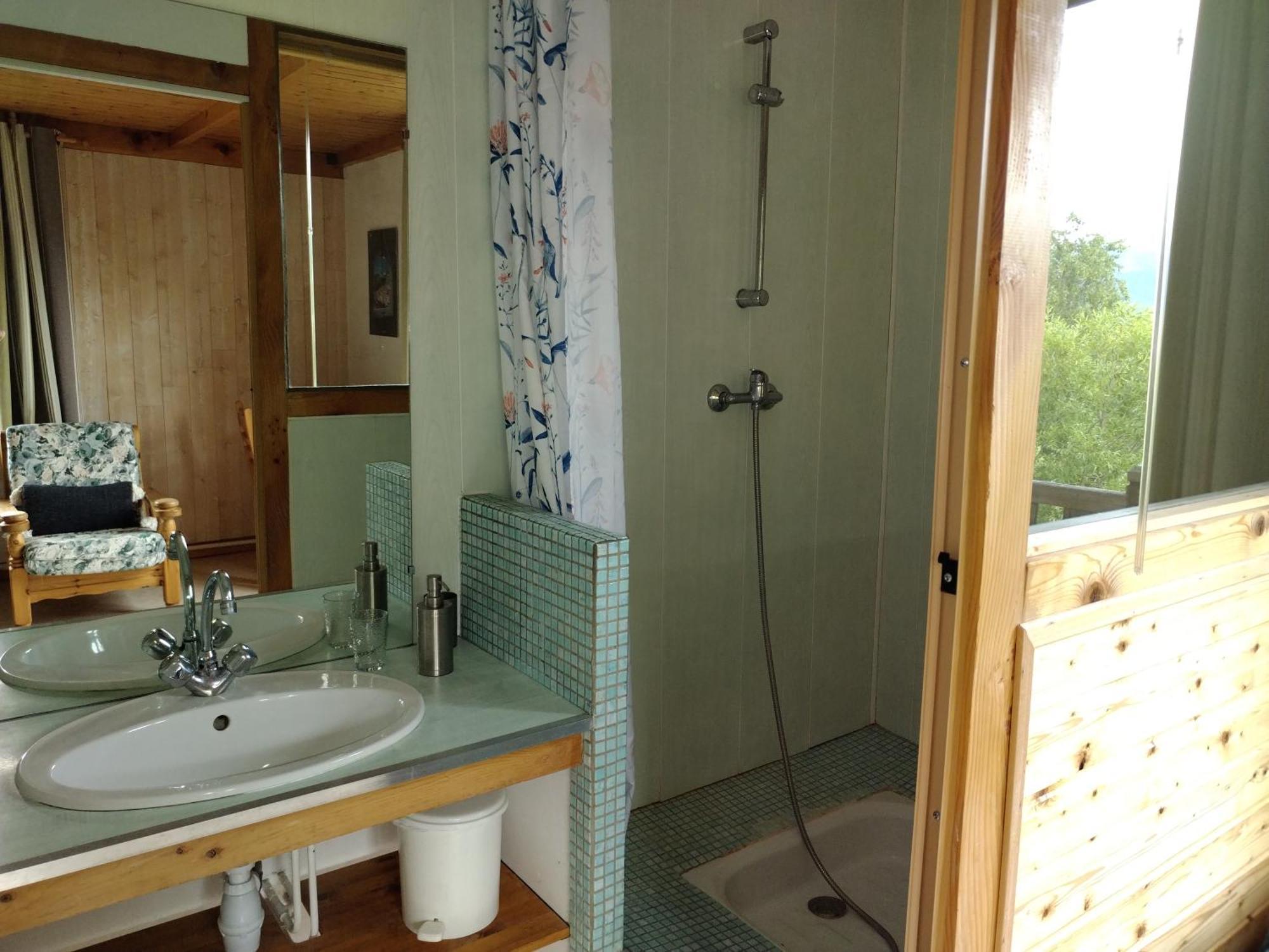 לינה וארוחת בוקר אמבראן Le Vieux Chalet מראה חיצוני תמונה